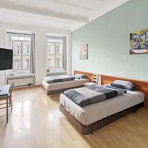 Monteurdreams-de Zentrale, Grosse 5z Wohnung, 2 Baeder, Kueche Apartment Leipzig